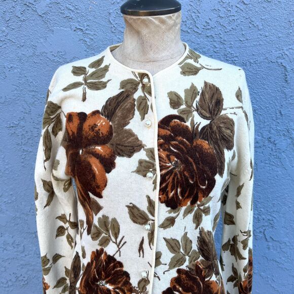 French Angora Cardigan Vintage Floral sweater in Medium - Picture 9 of 9